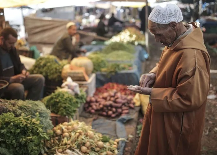 النمو الاقتصادي يفصل بين مؤشرات الانتعاش وضغوط معيشة الأسر