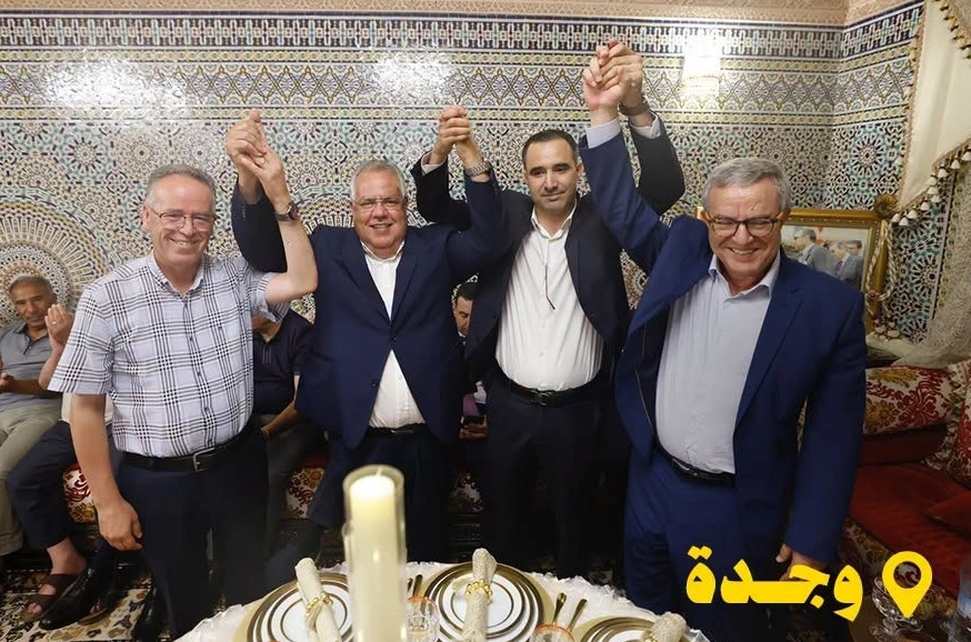 وجدة :   أخنوش ينزل بثقله في جهة الشرق … لقاء الرباط مع توحتوح يسبق اجتماع أمس لوقف نزيف “الحمامة” وإعادة ترتيب البيت الداخلي قبل انتخابات شتنبر