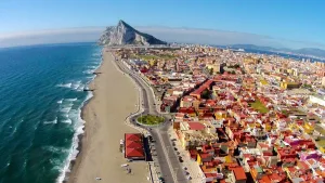 اعتباراً من الآن.. التأشيرة البريطانية لم تعد تكفي لدخول جبل طارق والمغاربة مطالبون بتأشيرة شنغن