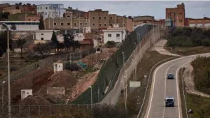 حزب في مليلية المحتلة يدعو إلى نموذج شبيه بجبل طارق.. ويقترح مستقبلاً يقوم على التعاون مع الناظور بدل “الجدار الحدودي”