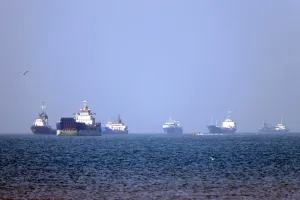 ستة آلاف بحّار عالقون في الخليج وسط تصاعد التوترات البحرية