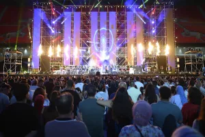 صيف الحفلات يعيد بريق النجوم إلى الساحة الغنائية المغربية