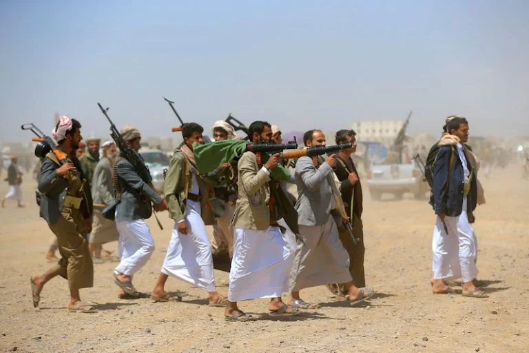 الحوثيون يعلنون حظر الملاحة البحرية على السعودية
