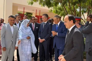 زيارة السفير الفرنسي إلى العيون تعزز التقارب مع الرباط وتثير احتجاج البوليساريو