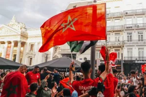 الجالية المغربية في فرنسا بين ولاءين قبل قمة المغرب وفرنسا في ربع نهائي المونديال