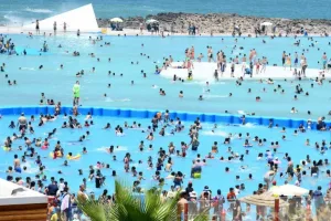 المسابح العمومية تنتعش بالمغرب لمواجهة موجات الحر وارتفاع الطلب