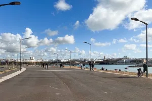 السلطات تراقب تدبير مواقف الشواطئ وتشدّد إجراءات الشفافية مع انطلاق موسم الاصطياف
