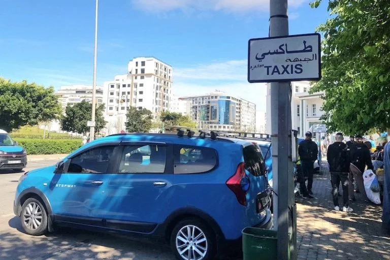 جدل بتطوان حول رفع تسعيرة سيارات الأجرة الكبيرة خلال الصيف