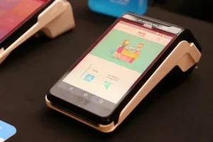 خفض رسوم الأداء الإلكتروني ينعش مطالب التجار بدعم الرقمنة