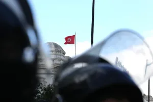 تونس.. تحذيرات من تصاعد التضييق على النشطاء وسط جدل بشأن المواقف من المغرب
