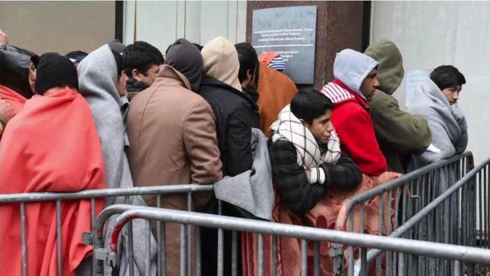 بلجيكا تثير الجدل.. طالِبو لجوء يدخلون مكاتب الهجرة طواعية فيخرجون منها خلف القضبان ومهددين بالترحيل