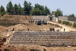 بسبب فلسطيني يحمل الجنسية الأميركية ..  انتقادات أميركية نادرة للمستوطنين بعد محاصرة عائلات فلسطينية بالضفة