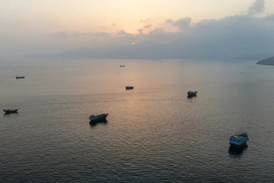صيادو هرمز يعودون إلى البحر رغم مخاوف تجدد الحرب