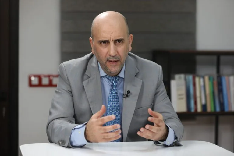 التوقيت الميسر يعيد الجدل حول مجانية الجامعة وتكافؤ الفرص