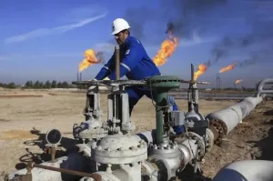 وكالة الطاقة تخفض توقعاتها للطلب العالمي على النفط