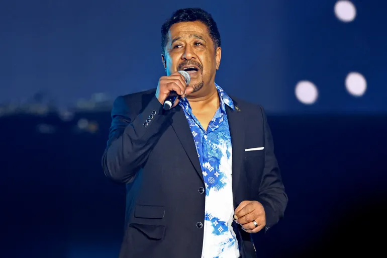 الشاب خالد يحذف منشورات حفل الرباط ويرد على منتقديه في الجزائر