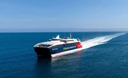 عمالقة الملاحة يتسابقون للظفر بخطوط طنجة وإسبانيا استعداداً لمونديال 2030