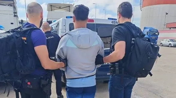 عاش في إسبانيا منذ عامه الأول … القضاء يمهّد لطرد مغربي من البلاد بسبب قضايا خطيرة