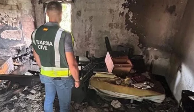 إسبانيا :    مغربي يشعل النار في منزله بفالنسيا ويحاصر نفسه بالداخل والحرس المدني يقتحم المكان