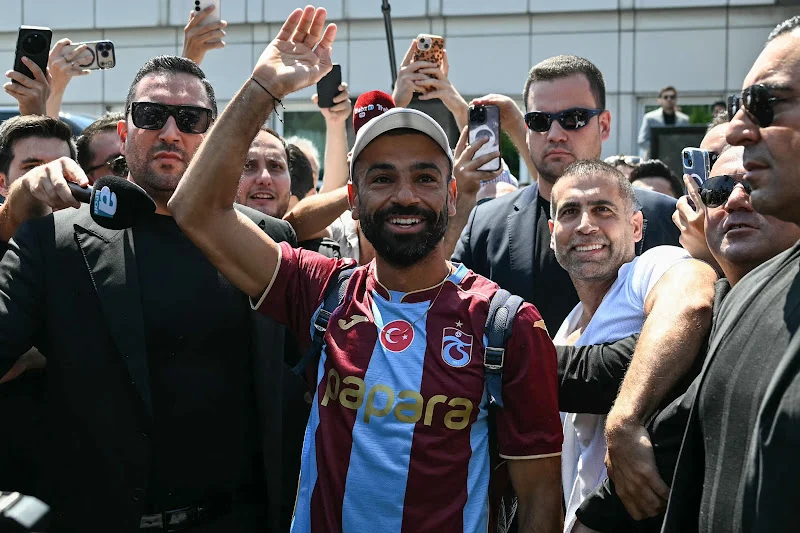 محمد صلاح يحط الرحال في تركيا تمهيدا لارتداء قميص طرابزون سبور