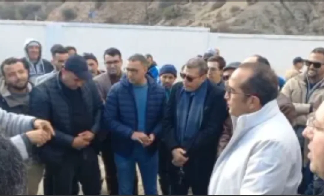 الحسبمة :      مستشار جماعي يفجّرها في وجه عامل الإقليم … اتهامات بتسخير «طراكس» الجماعة لأغراض انتخابية !