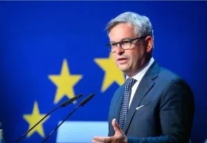 بروكسيل تلوّح بأوراق الضغط على الرباط … والهجرة تعيد التوتر إلى واجهة العلاقات المغربية الأوروبية