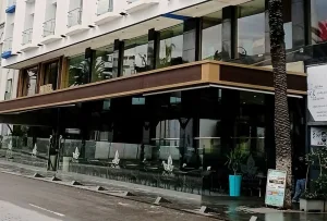 الحسيمة :    جدل حول منع الوقوف في الملك العام المسموح به قرب مقهى “بازيليك” وشكاوى بشأن لهيب الأسعار والفواتير