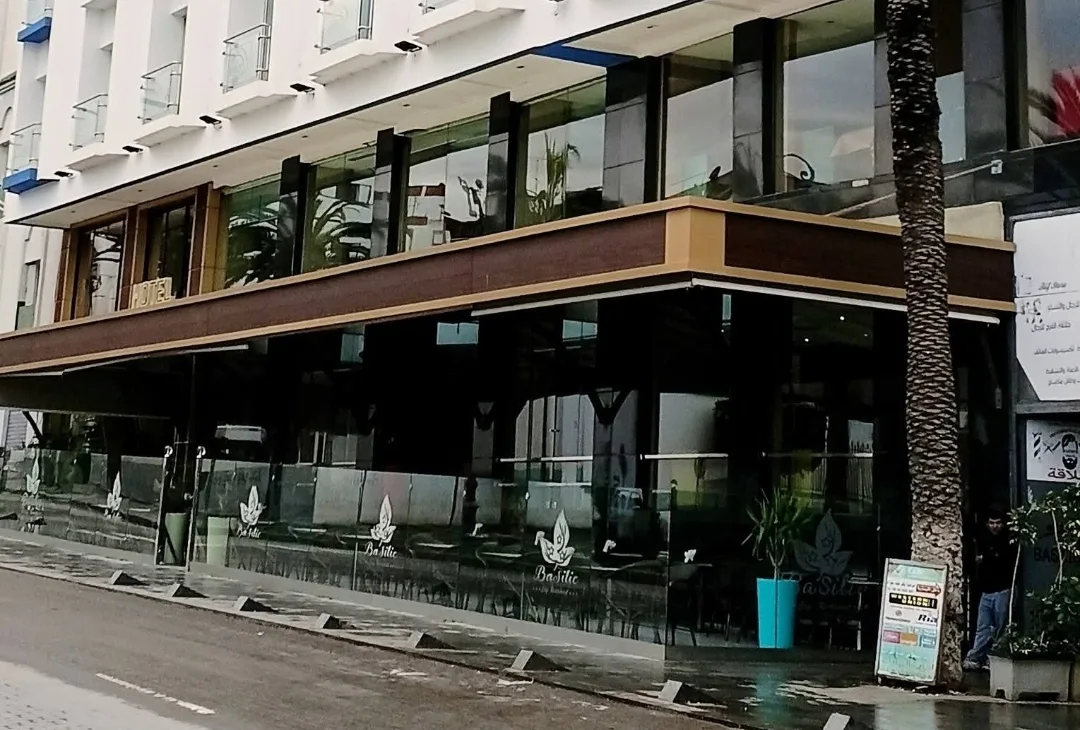 الحسيمة :    جدل حول منع الوقوف في الملك العام المسموح به قرب مقهى “بازيليك” وشكاوى بشأن لهيب الأسعار والفواتير