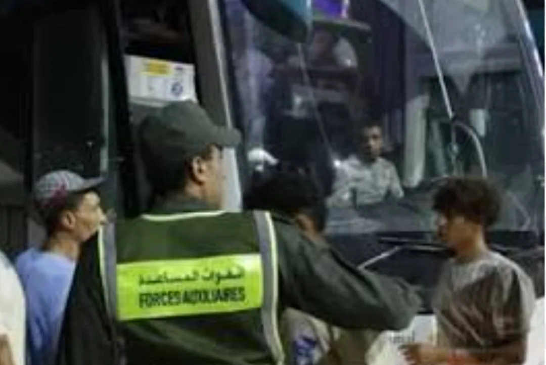الناظور :     توقيف عشرات “الحراكة” كانوا في طريقهم إلى مليلية وتشديد أمني على الشريط الساحلي تحسباً لمحاولات الإقتحام