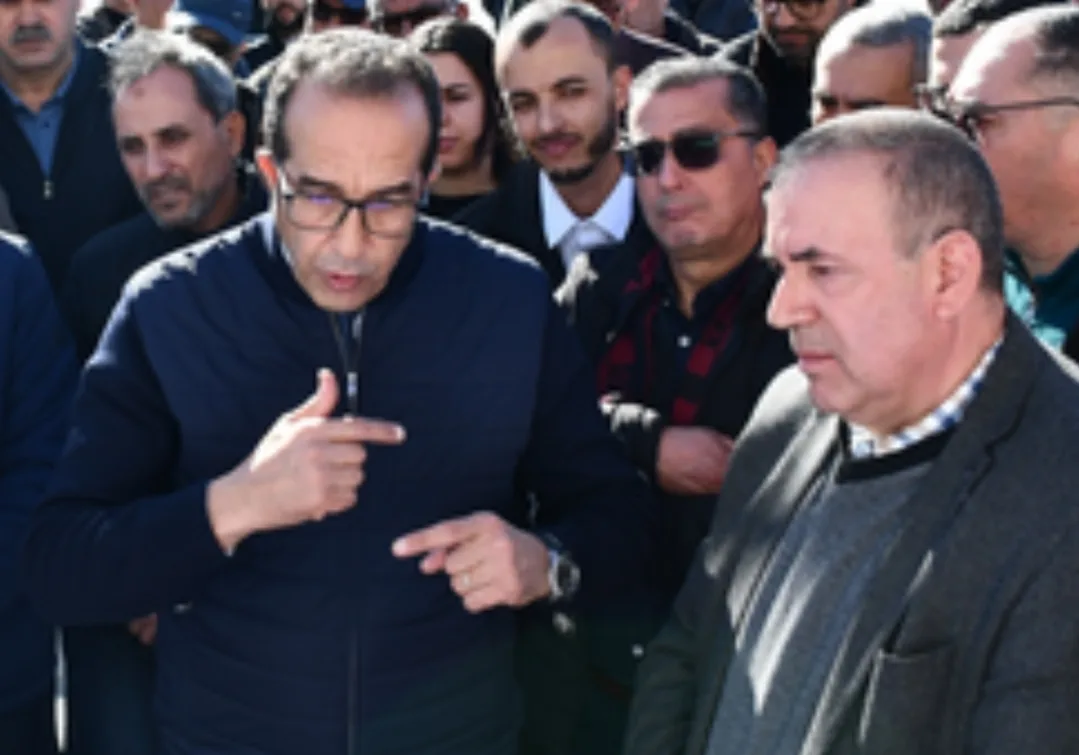الحسيمة :       عندما يتولى الإقليم عامل ضعيف … بني بوعياش تختنق تحت وطأة احتلال عام للملك العمومي … والسلطات غائبة !