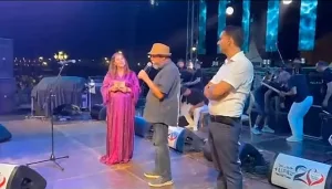 طنجة :     الوليد ميمون يُكرَّم في مهرجان “ثويزا” … إحتفاء بفنان أمازيغي حمل قضايا الإنسان والهوية إلى العالم