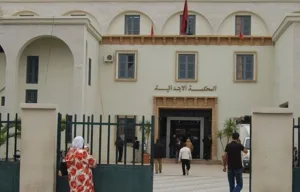 وجدة :      المقاول المومني يتغيب للمرة الخامسة تواليا عن جلسات محاكمته رغم توصله .. مشاحنات داخل المحكمة حول من يحمي هذا الكائن الغريب !!