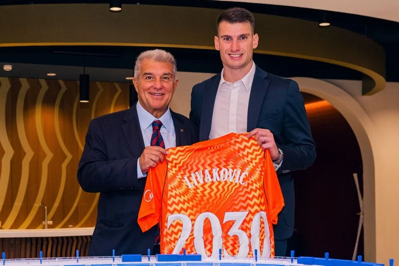 برشلونة يضم ليفاكوفيتش بعقد يمتد إلى 2030