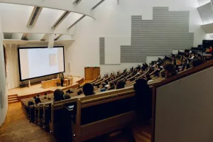 منتدى رؤساء الجامعات يستبعد خفض رسوم “التوقيت الميسر”