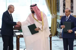 اتفاق مكة يفتح نقاشاً حول موقع المغرب في التحالفات الإقليمية