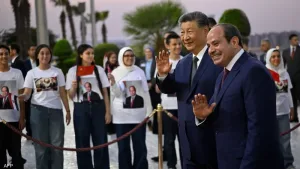 شي يدعو من القاهرة إلى رفض التدخل الخارجي وتعزيز الحوار في الشرق الأوسط