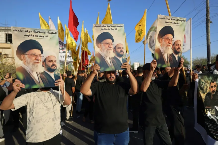إيران توسع ضرباتها على القواعد الأميركية بالخليج وتصعيد المواجهة يهدد مسار التفاوض