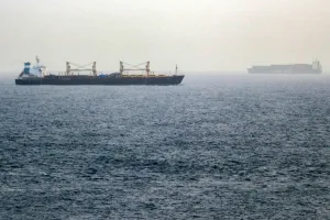تراجع حاد في الملاحة عبر باب المندب مع تصاعد التوتر في اليمن