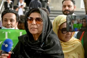 توقيف شقيقات عمران خان في لاهور قبيل مظاهرة دعا إليها حزبه