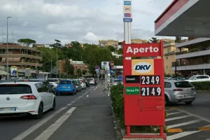 النفط يقفز بعد رفض ترامب مقترحا إيرانيا بشأن مضيق هرمز