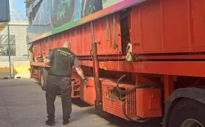 مليلية :     إطفاء أضواء “الفيريا” وبدأت معها مطاردة الأحلام … 30 مهاجراً يختبئون داخل شاحنات الملاهي لعبور البحر نحو إسبانيا