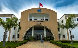 نقابة تصعّد بمدرسة التكنولوجيا بالداخلة بسبب اختلالات بيداغوجية وإدارية