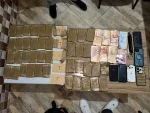 حجز 3.7 كيلوغرامات من الشيرا بسلا وتوقيف 10 أشخاص