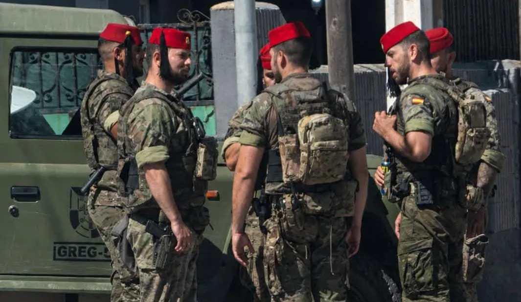 سبتة المحتلة تغلي.. عسكريون إسبان يصرخون: “لا يسمحون لنا حتى بالدفاع عن أنفسنا!”.. السلاح ناقص والصلاحيات محدودة والثكنات تشتكي