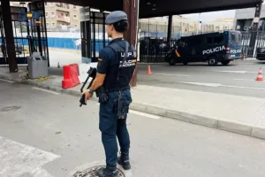 مغربي مطلوب لفرنسا يوقف بمعبر بني أنصار في قضية اختطاف وابتزاز