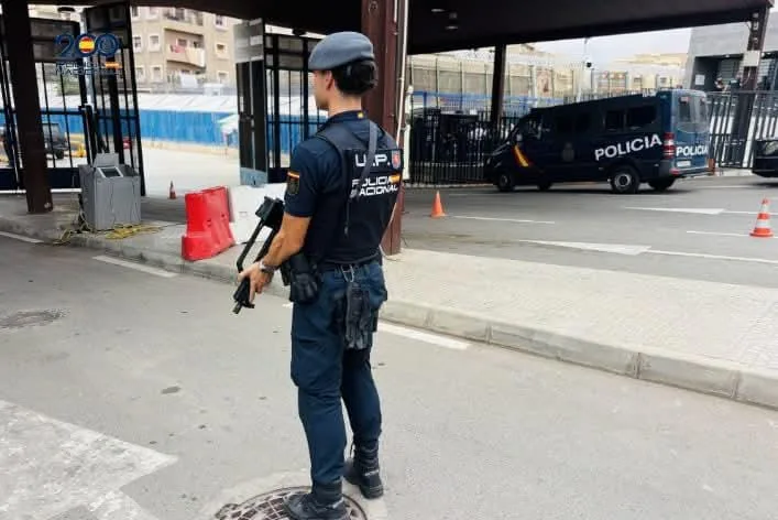 مغربي مطلوب لفرنسا يوقف بمعبر بني أنصار في قضية اختطاف وابتزاز