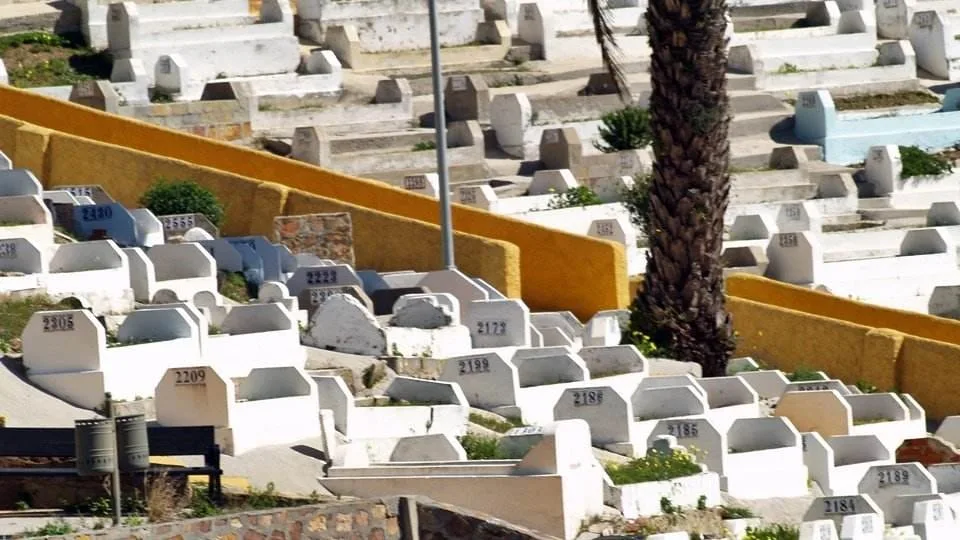 سبتة:      البحر يبتلع أحلام المهاجرين و90 جثماناً تنتهي في مقبرة سيدي أمبارك