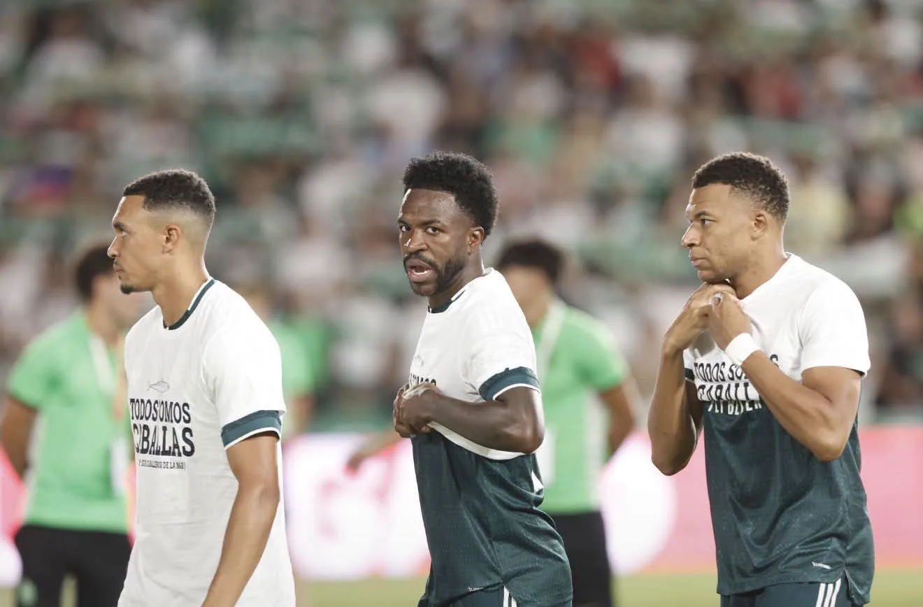 قميص سبتة يفجّر عاصفة في ريال مدريد .. مبابي وفينيسيوس وكوناتي يخرجون عن النص !