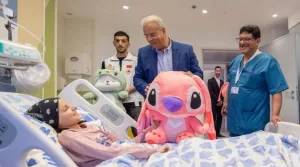 بيت مال القدس يزرع الأمل في قلوب أطفال السرطان والمرضى بالقدس .. حقائب مدرسية وهدايا تواكب رحلة العلاج
