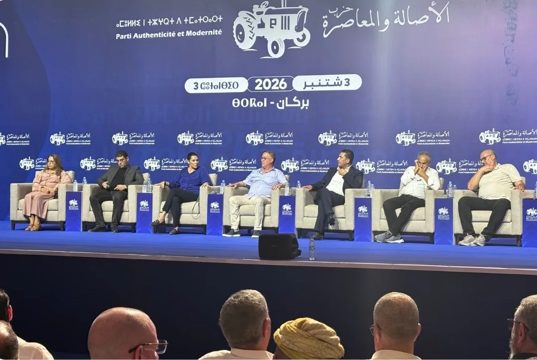 بركان :       لقجع في لقاء “البام” يفتح النار على “البوليميك” … 70 مليار درهم لاستعادة ثقة المغاربة وميناء الناظور بوابة إنقاذ الجهة الشرقية